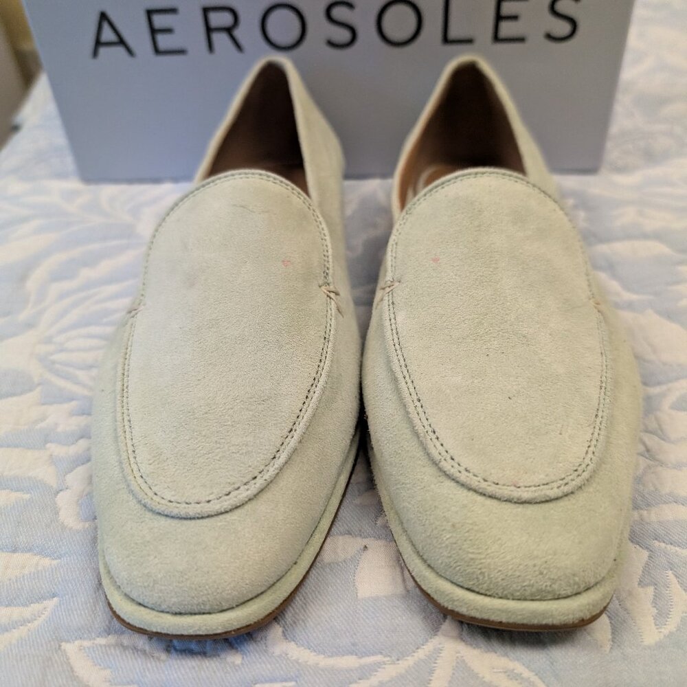 Sz 8.5. New in box. Never worn Aerosoles.